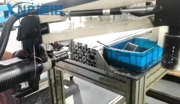 鋁合金型材攻牙.jpg 鋁合金型材攻牙.jpg